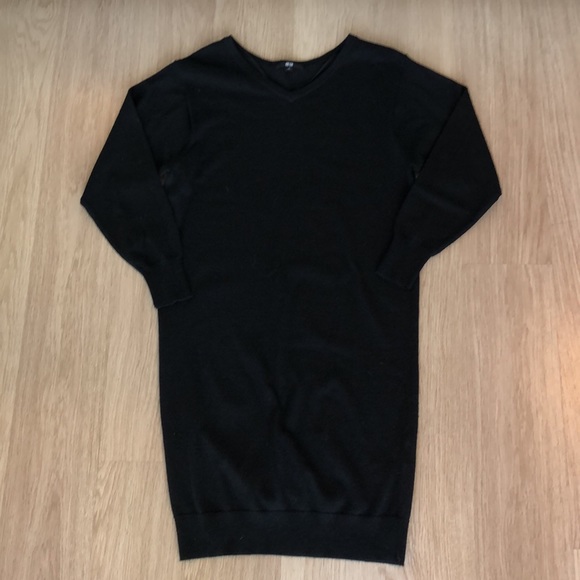 Uniqlo Knit Sweater Dress in Black - Picture 2 of 15